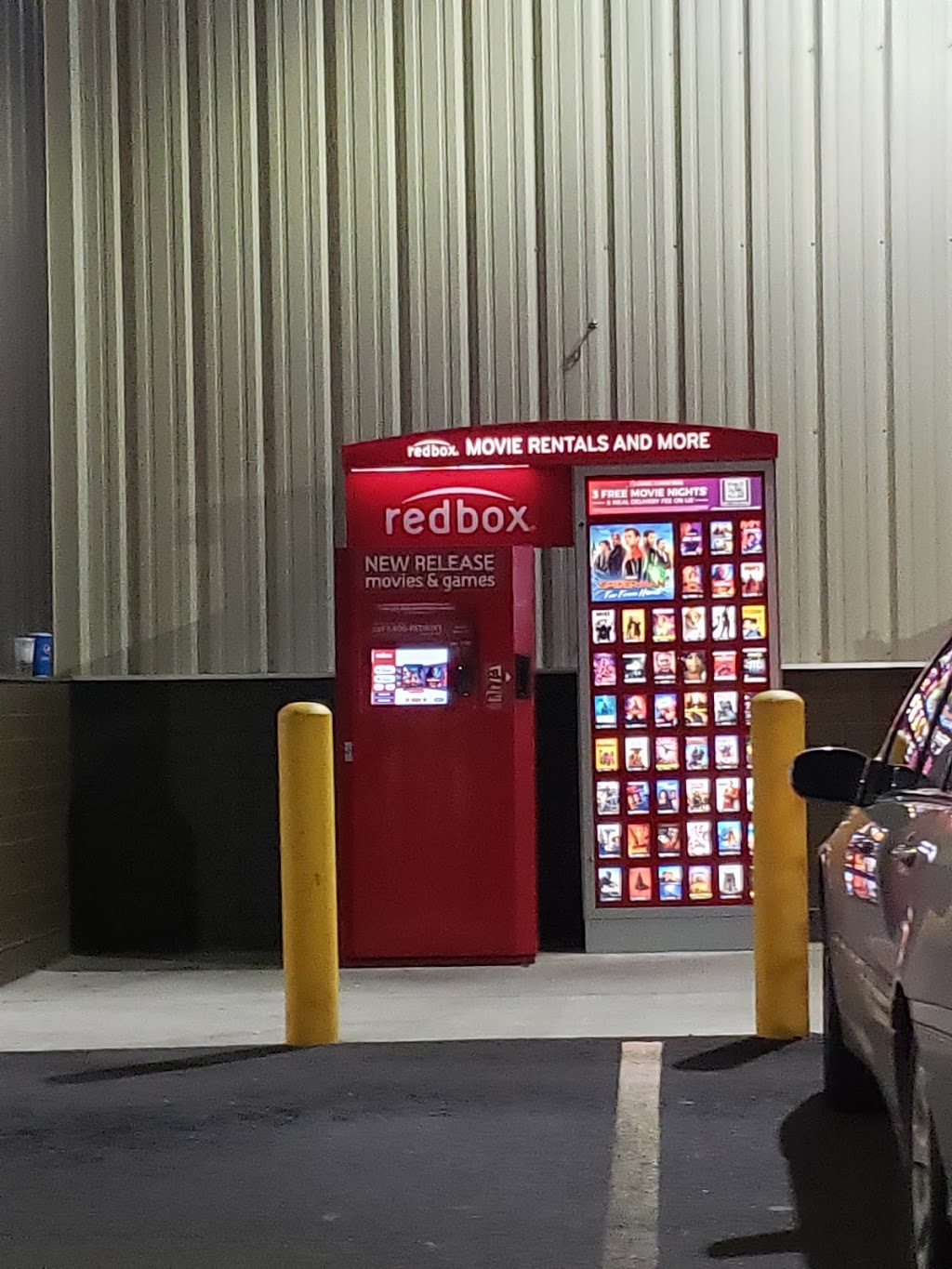 Redbox | 3624 Pacific Hwy, Hubbard, OR 97032, USA | Phone: (866) 733-2693