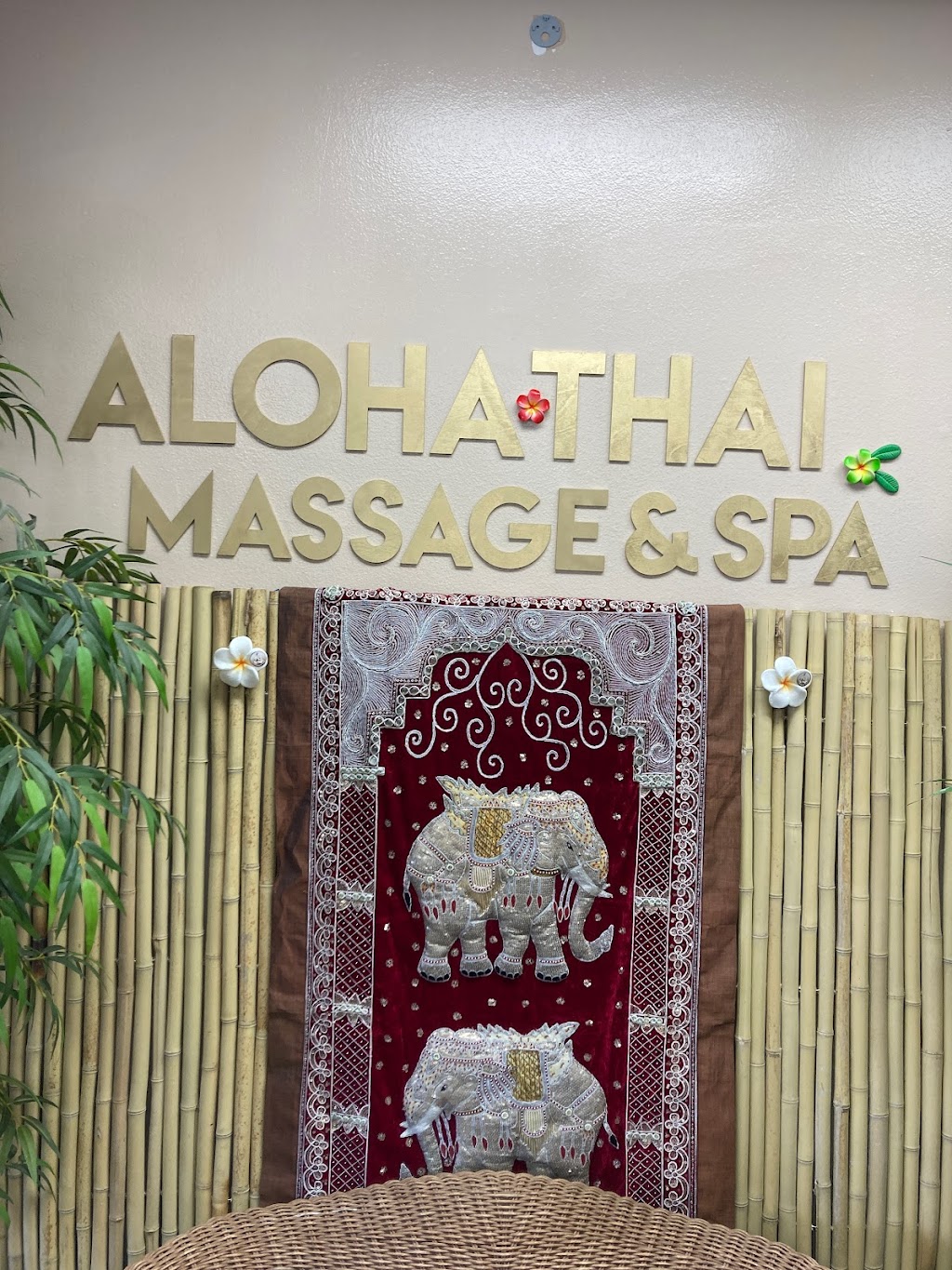 Aloha Thai Massage and Spa | 24138 Lyons Ave, Newhall, CA 91321, USA | Phone: (661) 829-4555