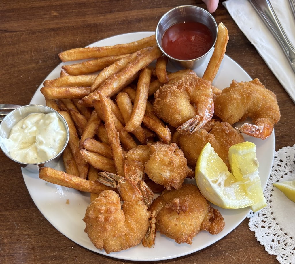 Riva Fish House | 31 Municipal Wharf, Santa Cruz, CA 95060, USA | Phone: (831) 429-1223