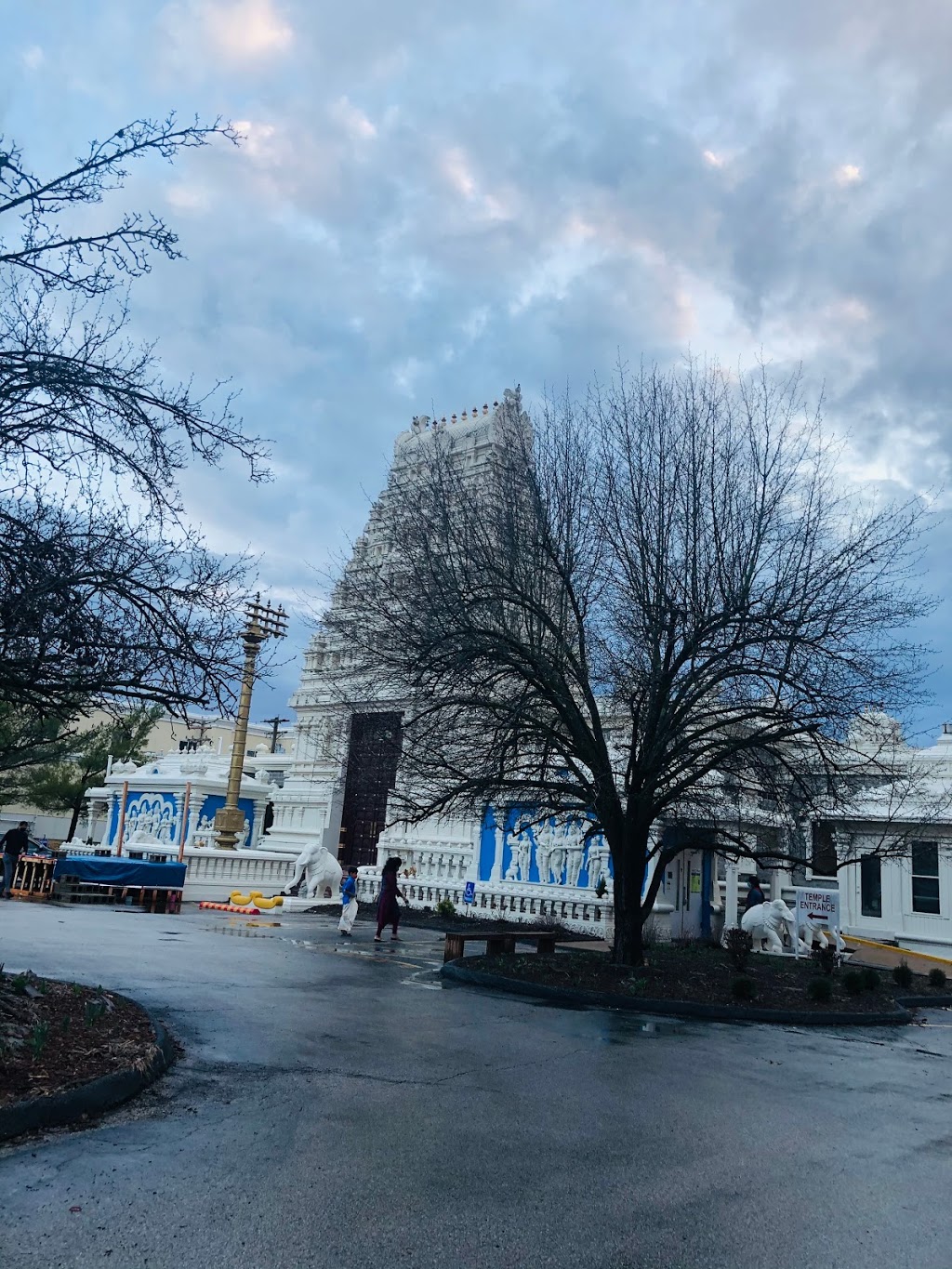 Hindu Temple of St. Louis | 725 Weidman Rd, Ballwin, MO 63011, USA | Phone: (636) 230-3300 Hindu Temple of St. Louis | 725 Weidman Rd, Ballwin, MO 63011, USA | Phone: (636) 230-3300