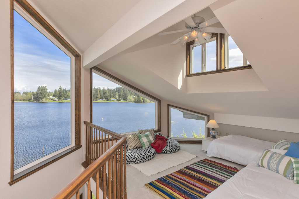 Whidbey Island Lake House Vacation Rental | 4185 Redwood Dr, Clinton, WA 98236, USA | Phone: (360) 218-7988