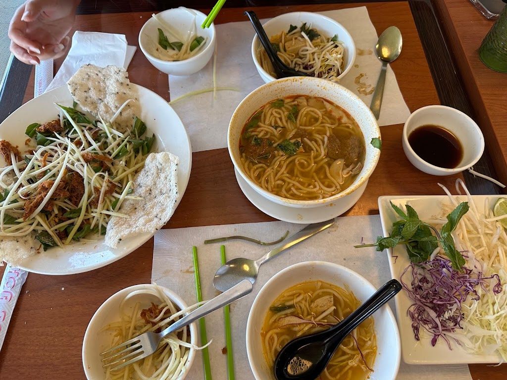 Hoa Sen | 12180 Brookhurst St, Garden Grove, CA 92840, USA | Phone: (714) 537-0077