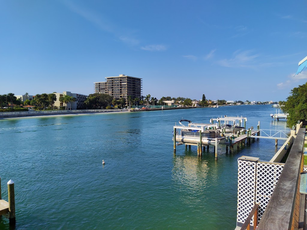 Buoys Waterfront Bar and Grill | 677 75th Ave, St Pete Beach, FL 33706, USA | Phone: (727) 939-2369