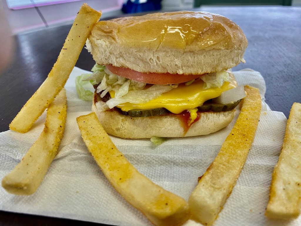 Frostbite Ice Cream & Diner | 2 W Dayton St, West Alexandria, OH 45381, USA | Phone: (937) 839-9006