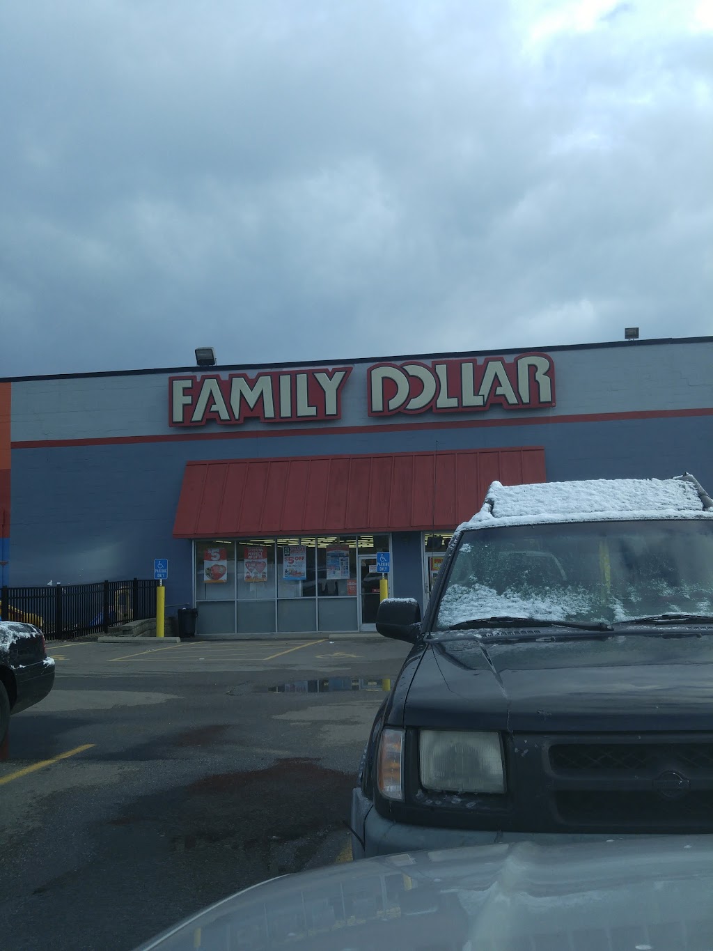 Family Dollar | 32 E 32nd St, Covington, KY 41015, USA | Phone: (859) 486-2682