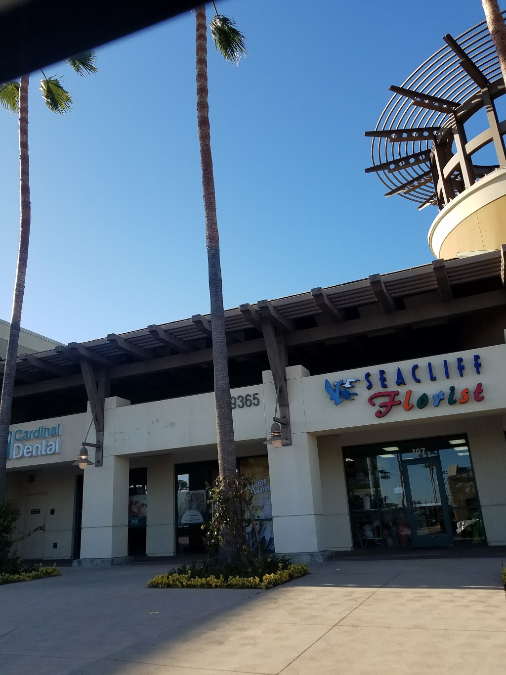 Seacliff Village Shopping Center | Yorktown St &, Main St, Huntington Beach, CA 92648 | Phone: (714) 259-9090