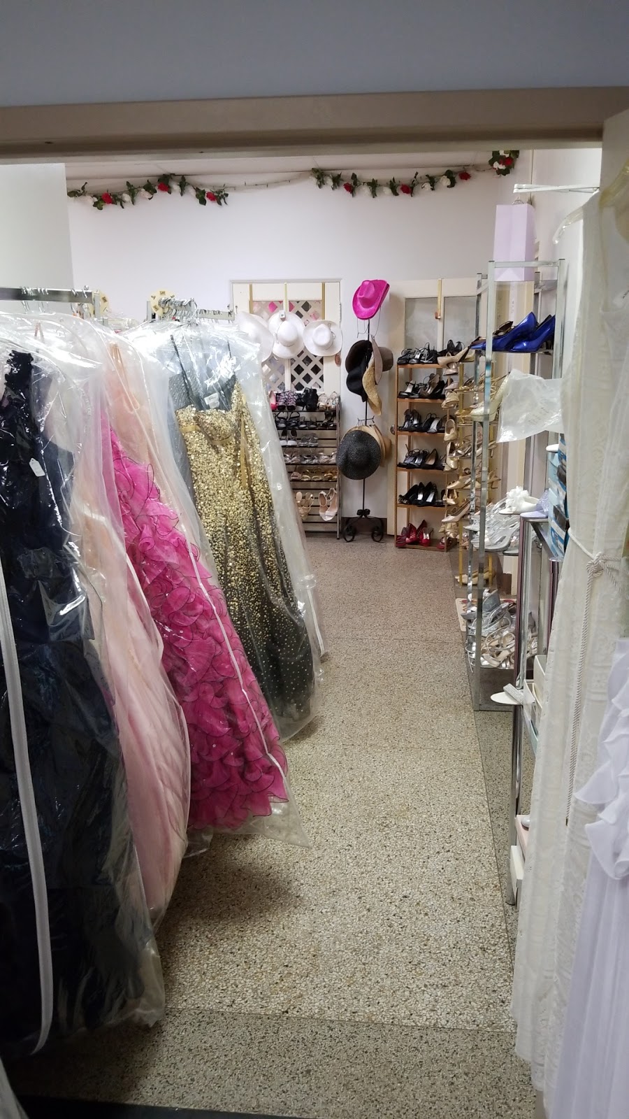 Tinas Consignment Shop | 2055 Jefferson Ave, Washington, PA 15301, USA | Phone: (724) 225-2266