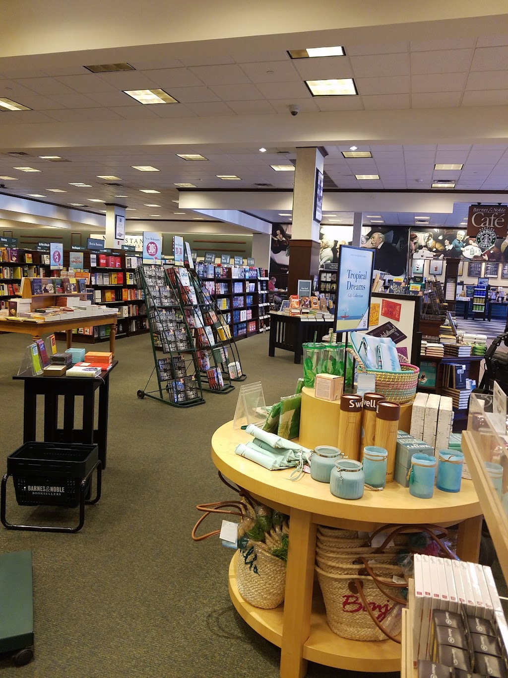 Barnes & Noble | Rainbow Promenade, 2191 N Rainbow Blvd, Las Vegas, NV 89108, USA | Phone: (702) 631-1775