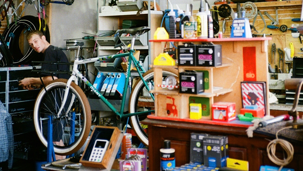 Madmen Bike Repairs | IJburglaan 440 Ijburg, IJburglaan 434, 1086 ZJ Amsterdam, Netherlands | Phone: 06 24548671