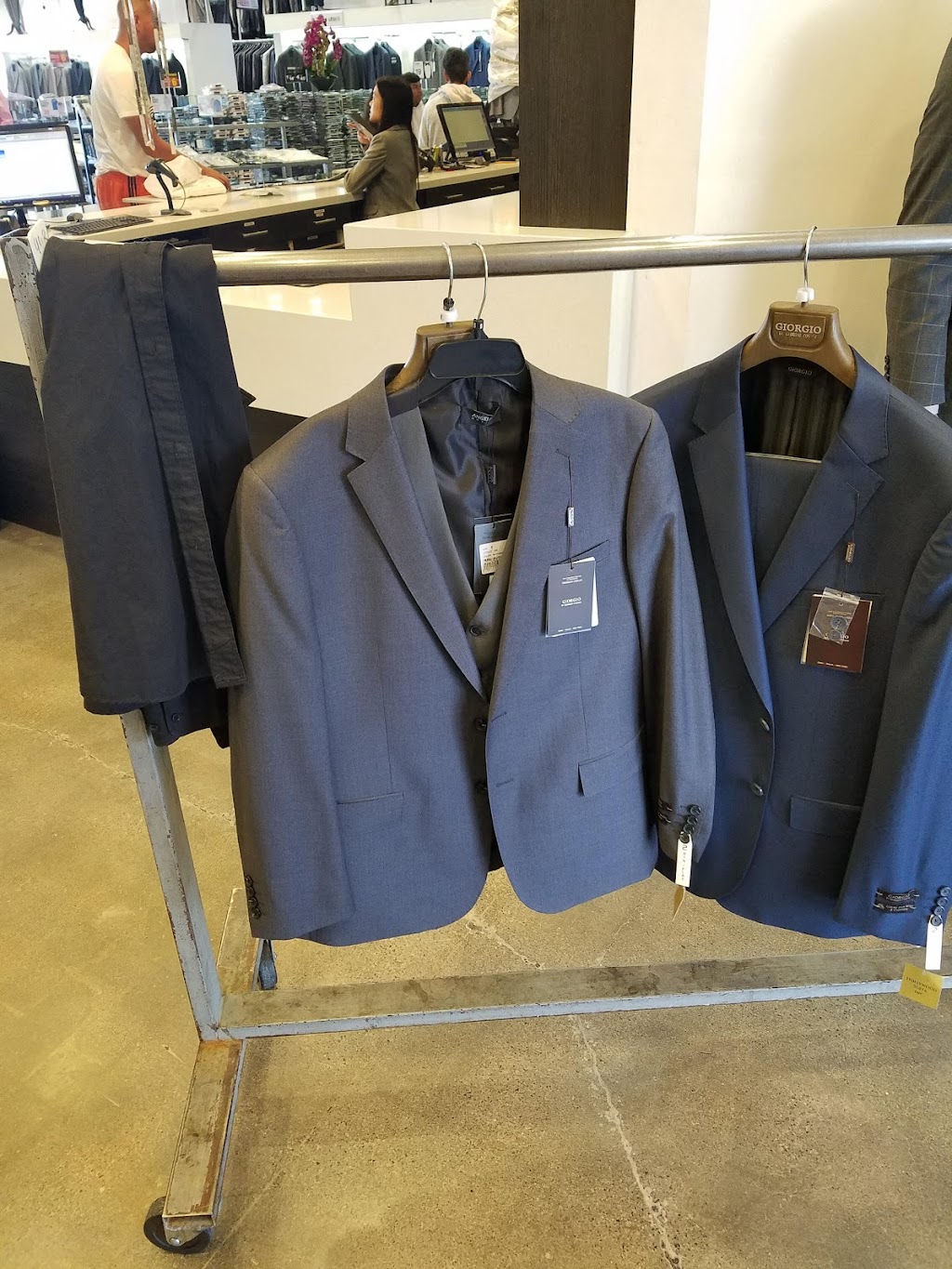 Hollywood Suits | 15011 Beach Blvd, Westminster, CA 92683, USA | Phone: (714) 908-5252