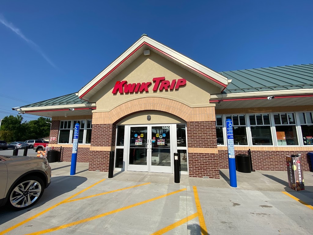 KWIK TRIP | Store #1062, 1580 E Washington St, West Bend, WI 53090, USA | Phone: (262) 334-0999