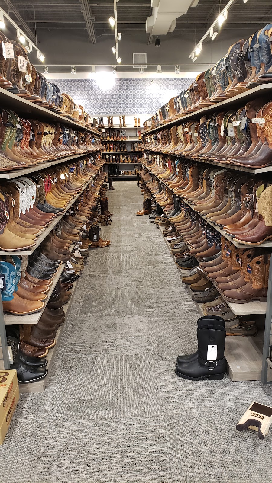 Boot Barn | 2501 W Happy Valley Rd Suite 26, Phoenix, AZ 85085, USA | Phone: (480) 591-8333