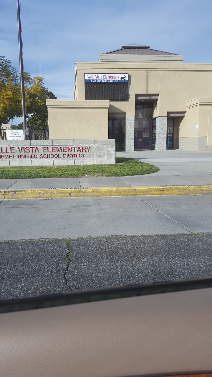 Valle Vista Elementary School | 43900 Mayberry Ave, Hemet, CA 92544 | Phone: (951) 927-0800