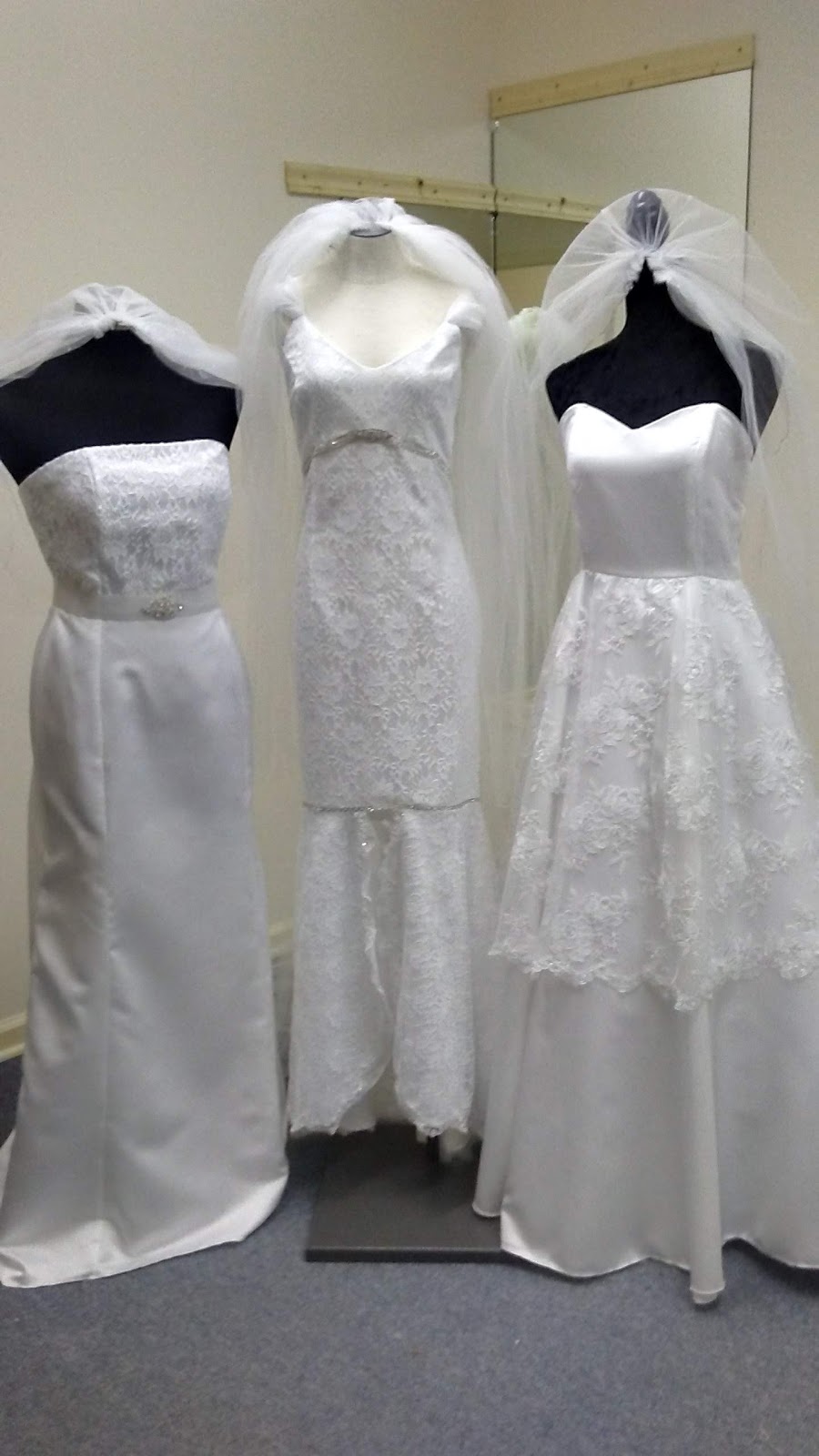 Simplistic Bride | 112 Brighton Park Blvd, Frankfort, KY 40601, USA | Phone: (502) 382-6621