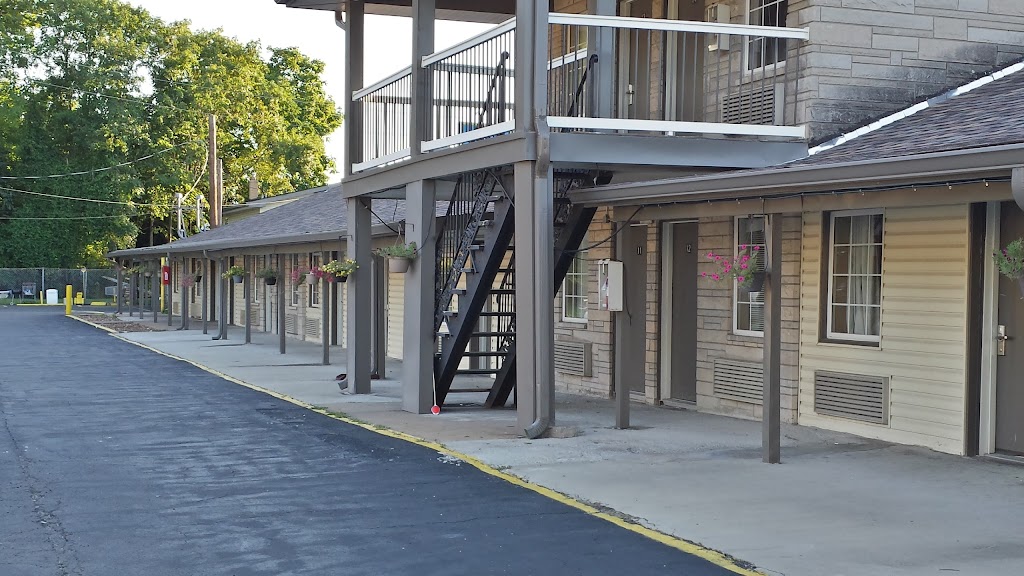 Royal Relax Inn Fairmont City | 5280 Collinsville Rd, East St Louis, IL 62201, USA | Phone: (618) 875-2800