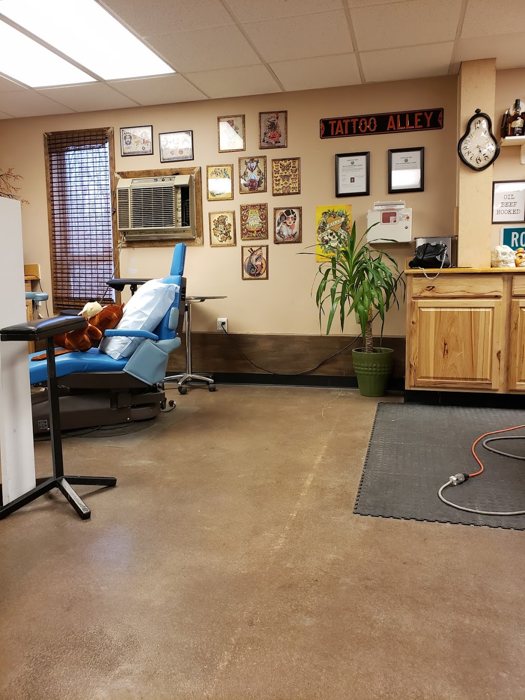 Roadhouse Tattoos & Body Piercing | 323 N Main St, Holland, NY 14080, USA | Phone: (716) 537-4828