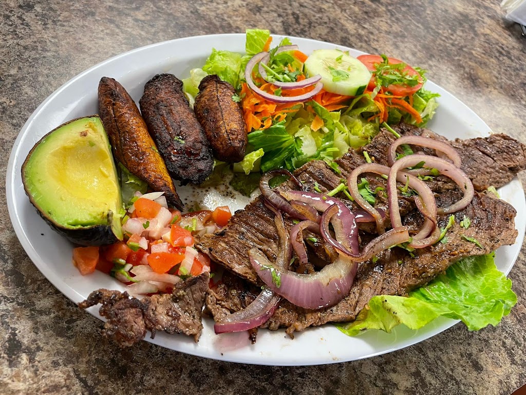 Antojitos Salvadoreños restaurant | 213 FL-7, Margate, FL 33068, USA | Phone: (954) 247-9744