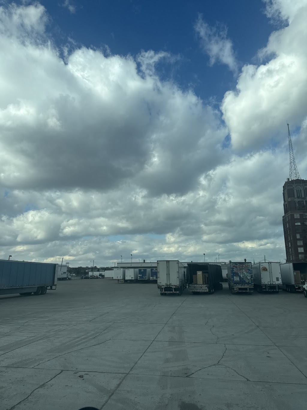 Tradeshow Transport | 2300 S Throop St, Chicago, IL 60608, USA | Phone: (312) 624-8575