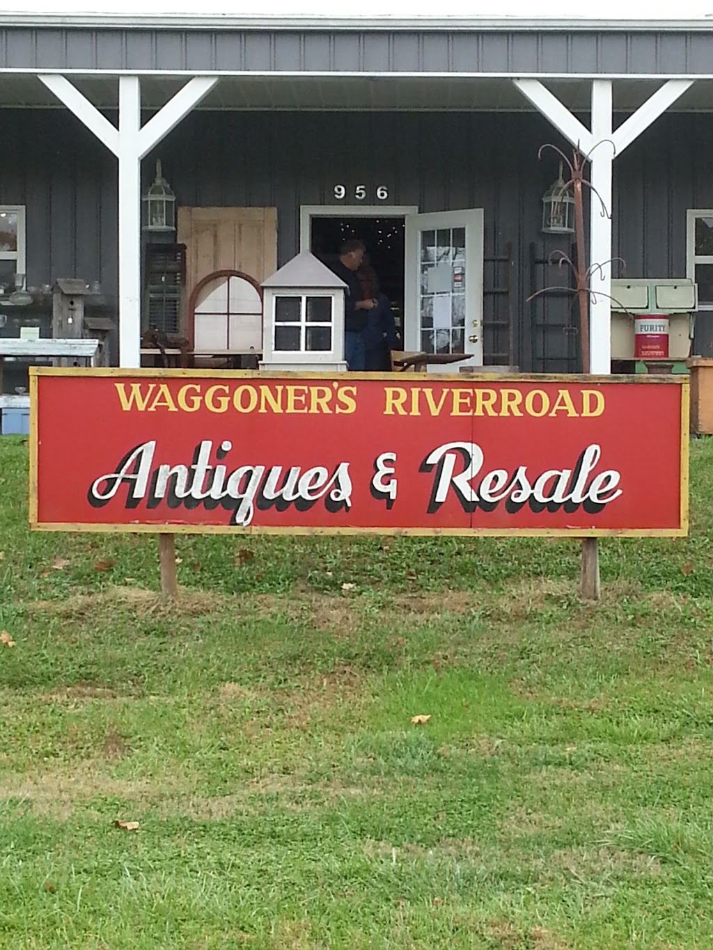 Waggoners Riverroad Antiques | 956 State Hwy B, Elsberry, MO 63343, USA | Phone: (573) 898-5489