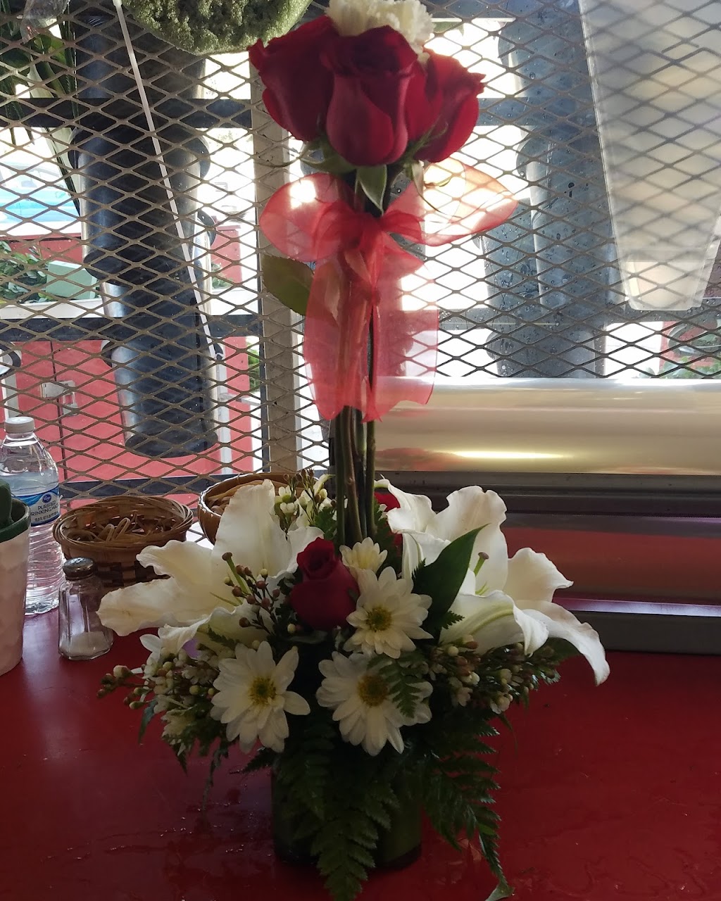 Arianas Flowers | 15700 Vanowen St, Lake Balboa, CA 91406, USA | Phone: (818) 429-4357