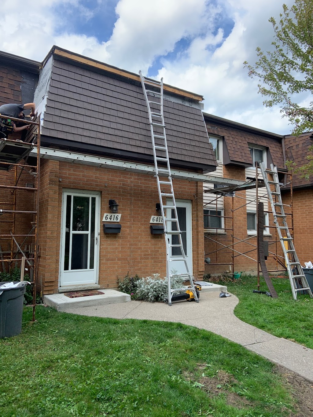 Crown Roofing & Siding | Northway Ave, Windsor, ON N8T 3M1, Canada | Phone: (226) 724-3216