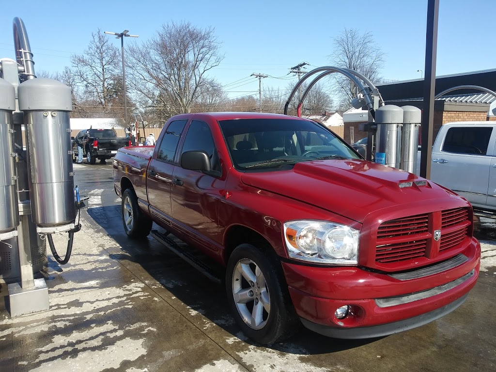 Crew Carwash | 7424 E Washington St, Indianapolis, IN 46219, USA | Phone: (317) 359-1818