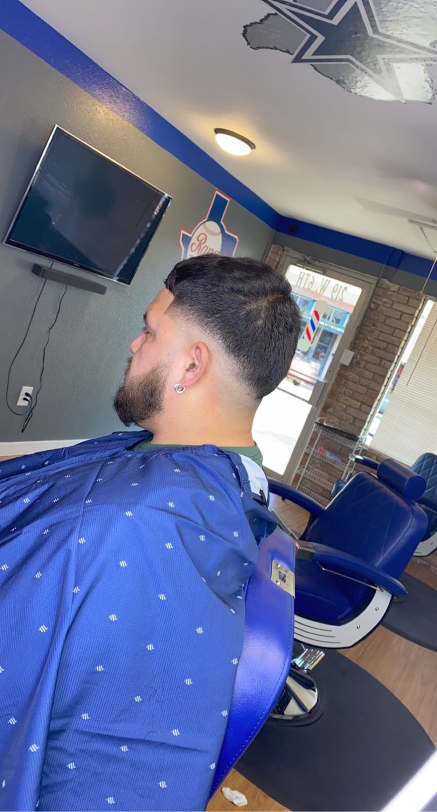 La Flares Barbershop | 219 W 6th St, Ferris, TX 75125, USA | Phone: (469) 688-3421