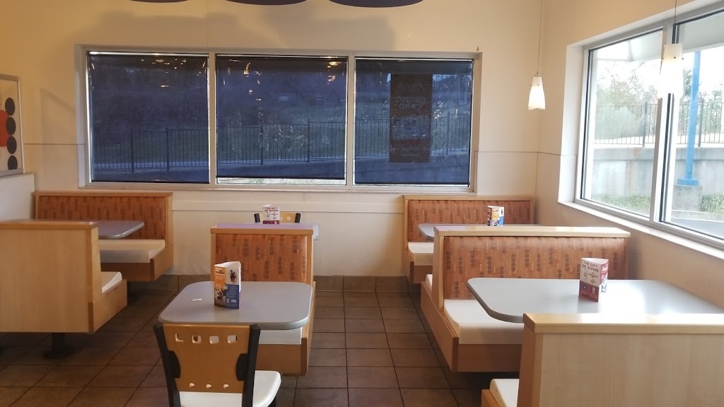 White Castle | 10720 Bellefontaine Rd, St. Louis, MO 63137, USA | Phone: (314) 869-1026