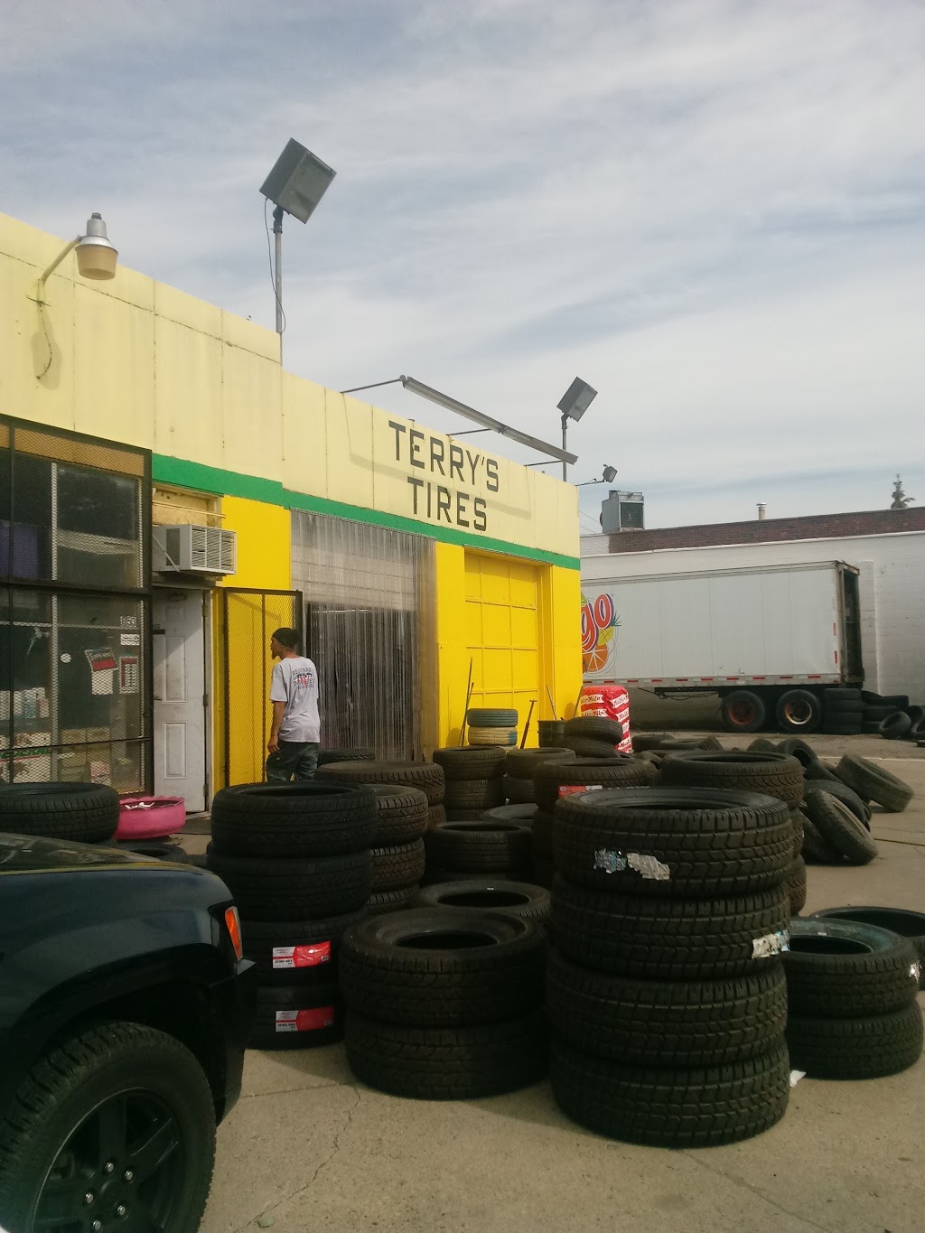 Terrys Tires | 1153 N Perry St, Pontiac, MI 48340, USA | Phone: (248) 332-5460