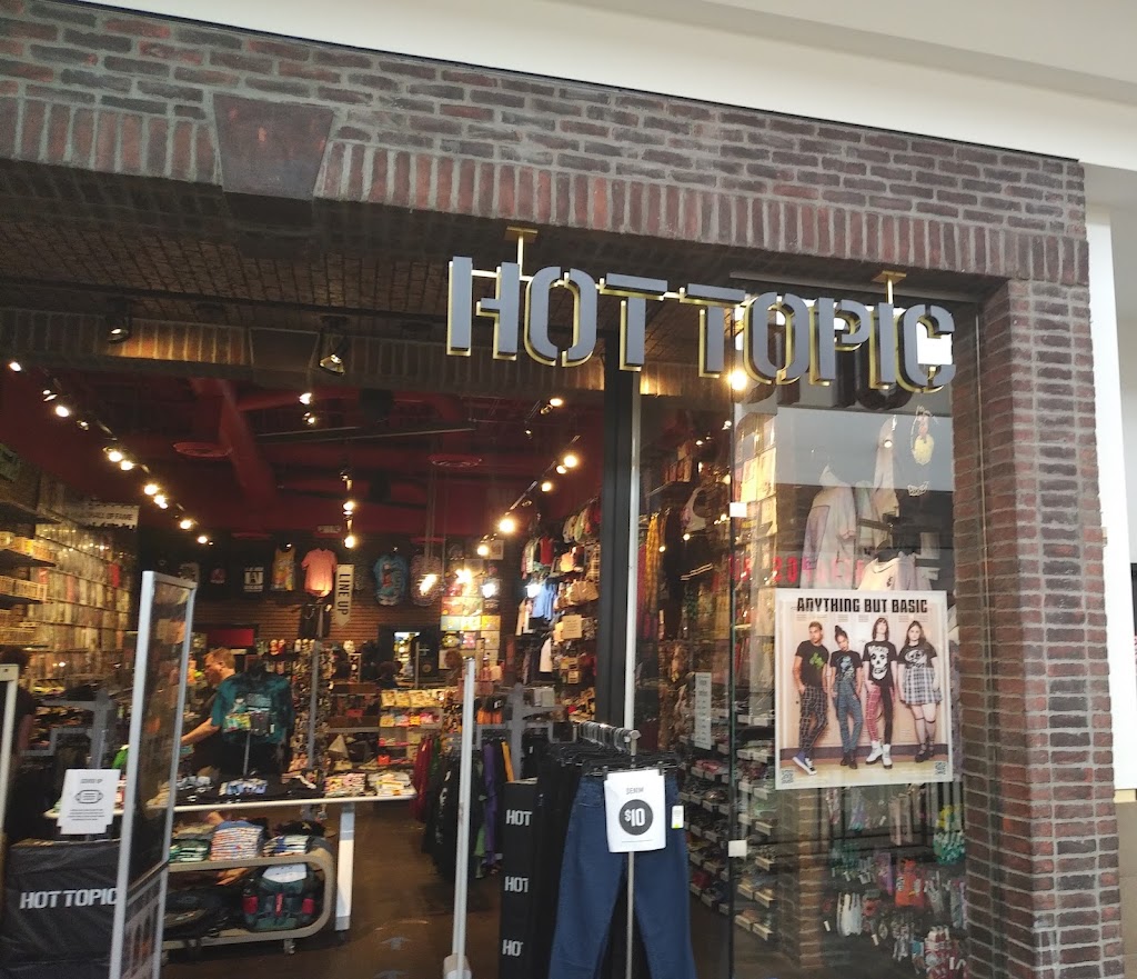 Hot Topic | 11110 Mall Cir SPC J02C, Waldorf, MD 20603, USA | Phone: (301) 885-2950