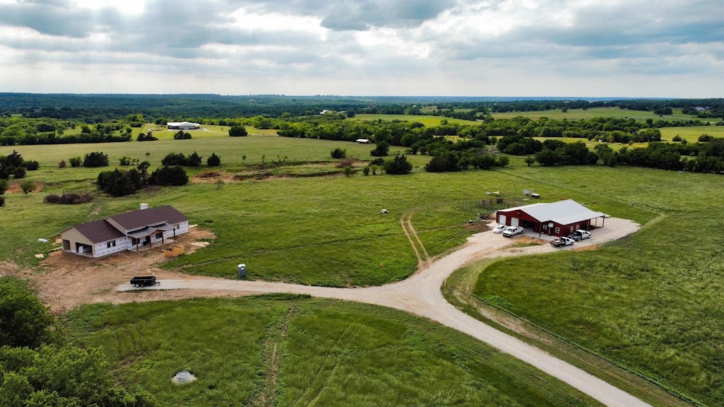 Big Red Barn & Bed | 931 County Rd 1255, Whitesboro, TX 76273, USA | Phone: (951) 201-7315