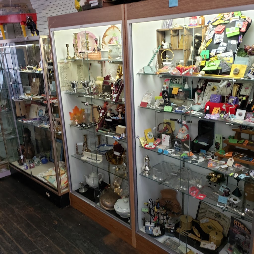 Decades Antiques and Collectibles | 109 W Adrian St, Blissfield, MI 49228, USA | Phone: (517) 486-3225