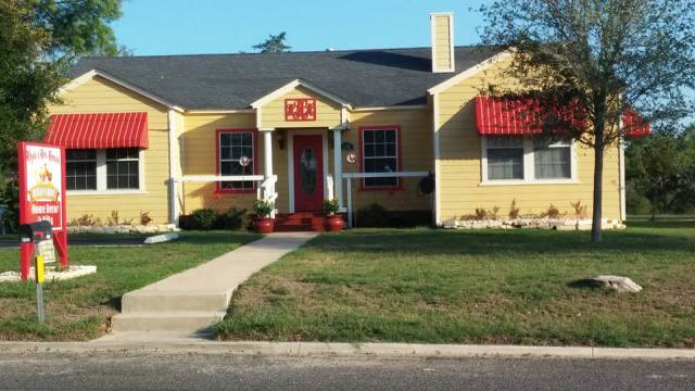 Hydes Hen House & Chicks Sandwich Shop | 130 Bluebonnet Rd, La Vernia, TX 78121, USA | Phone: (830) 779-5222