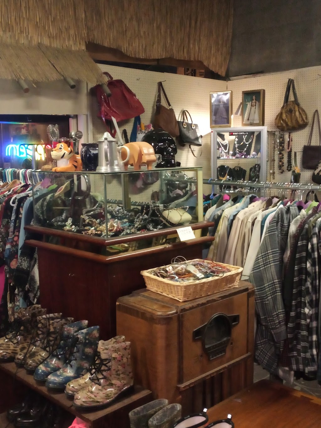 Barons Boardwalk | 5 Canyon Lake Dr, Port Costa, CA 94569, USA | Phone: (510) 331-7291