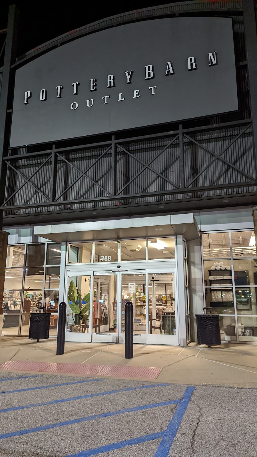 Pottery Barn Outlet | 788 Gravois Bluffs Blvd, Fenton, MO 63026, USA | Phone: (636) 326-6456