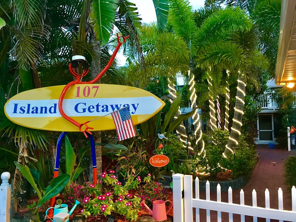 Island Getaway Vacation Rentals | 107 8th St S, Bradenton Beach, FL 34217, USA | Phone: (941) 224-5392