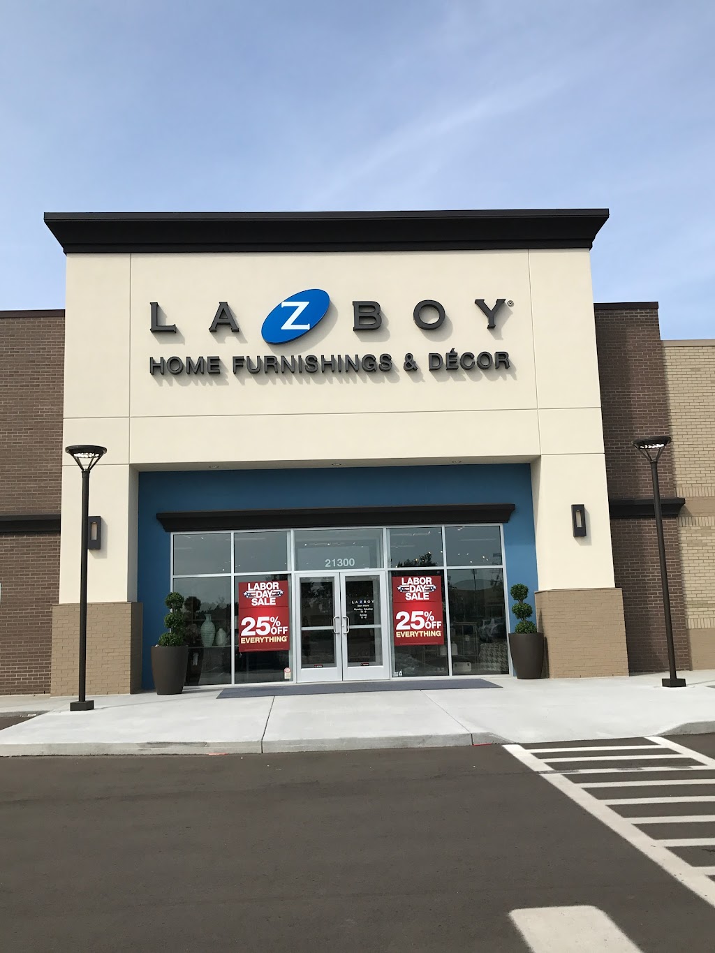 La-Z-Boy Home Furnishings & Décor | 21300 Eureka Rd, Taylor, MI 48180, USA | Phone: (734) 287-0705