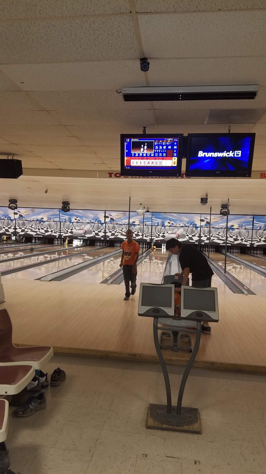 Valley Bowl | 12829 CA-145, Madera, CA 93637, USA | Phone: (559) 674-0951