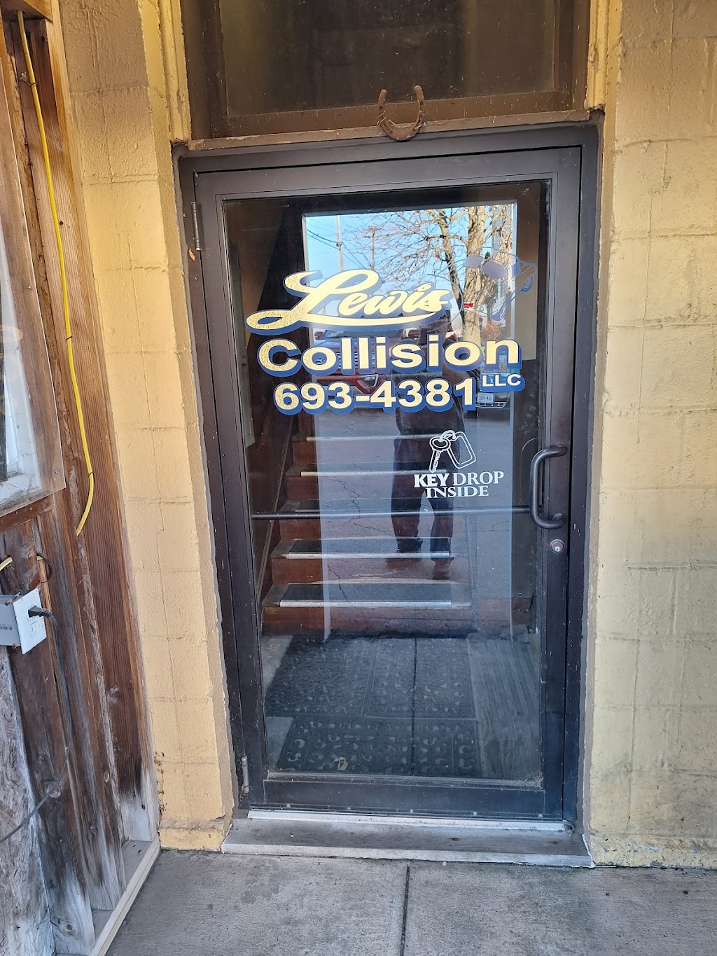 Lewis Collision | 535 Niagara St, Tonawanda, NY 14150, USA | Phone: (716) 693-4381