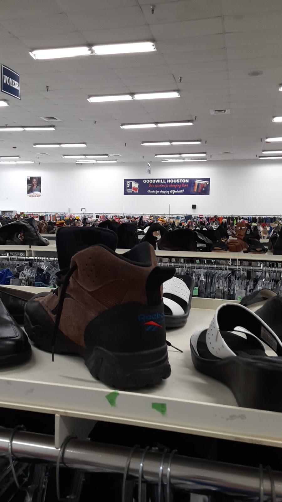 Goodwill Houston Select Stores | 214 TX-146, La Porte, TX 77571, USA | Phone: (713) 231-9046