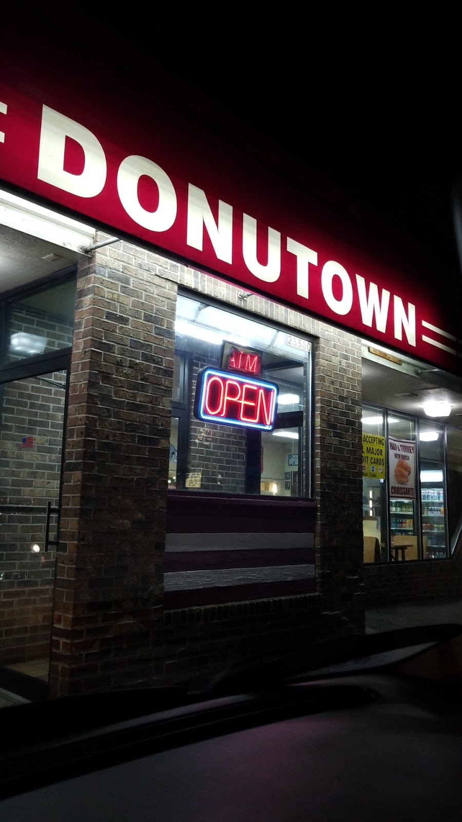 Donutown | 25580 Five Mile Rd, Redford Charter Twp, MI 48239, USA | Phone: (313) 592-0150