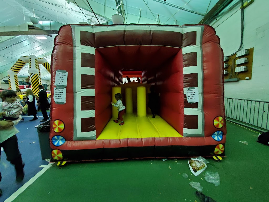 Mottys Supermarket | 18 College Rd, Monsey, NY 10952, USA | Phone: (845) 356-5310