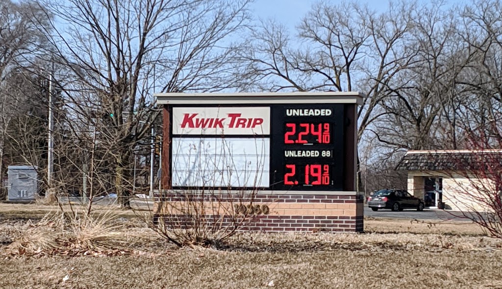 KWIK TRIP #325 | 10360 N Cedarburg Rd, Mequon, WI 53092, USA | Phone: (262) 242-0256