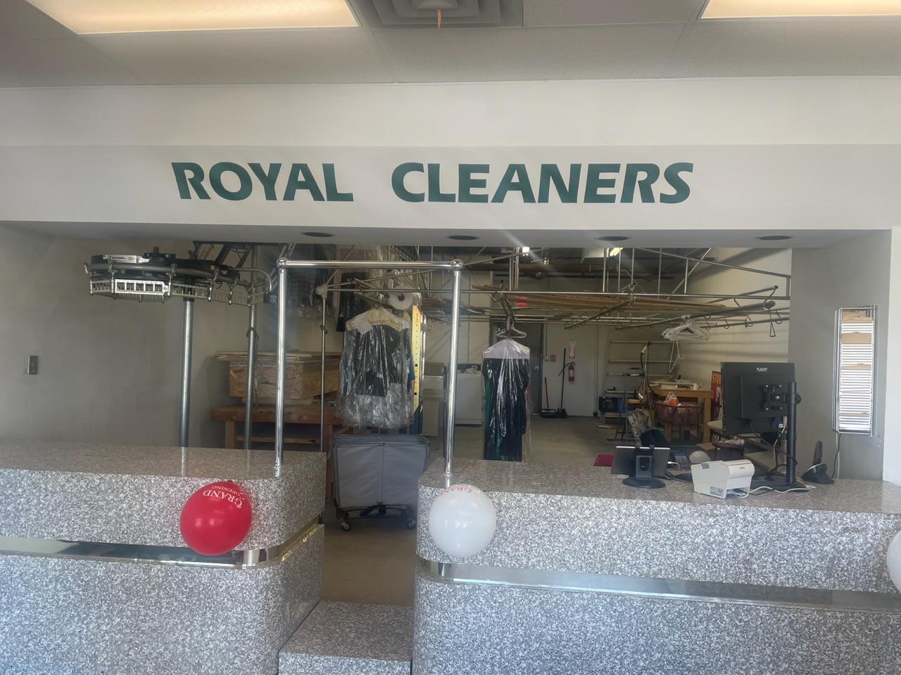 Royal Cleaners | 531 Auburn Dr, Island Lake, IL 60042, USA | Phone: (847) 865-5953
