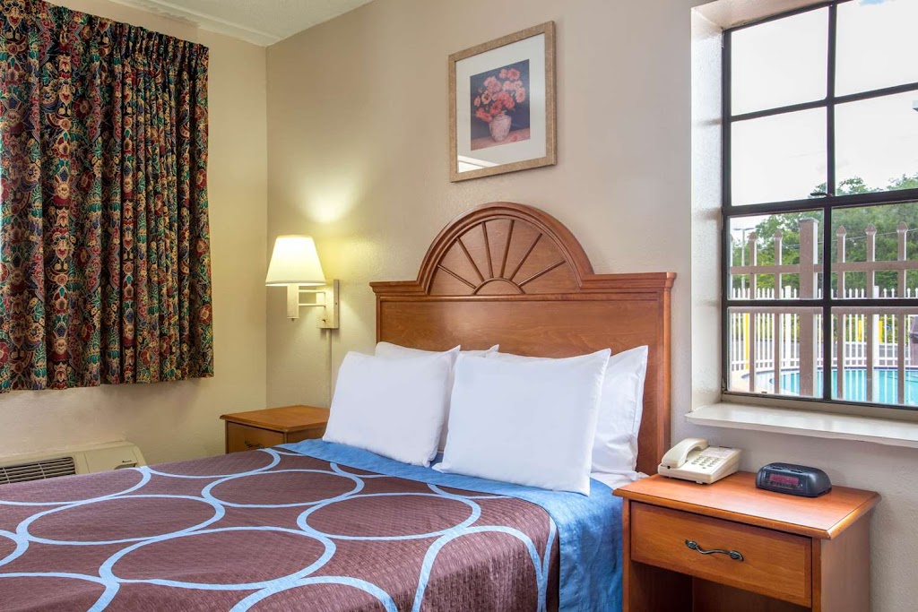 Fletcher hotel | 321 E Fletcher Ave, Tampa, FL 33612, USA | Phone: (813) 933-4545