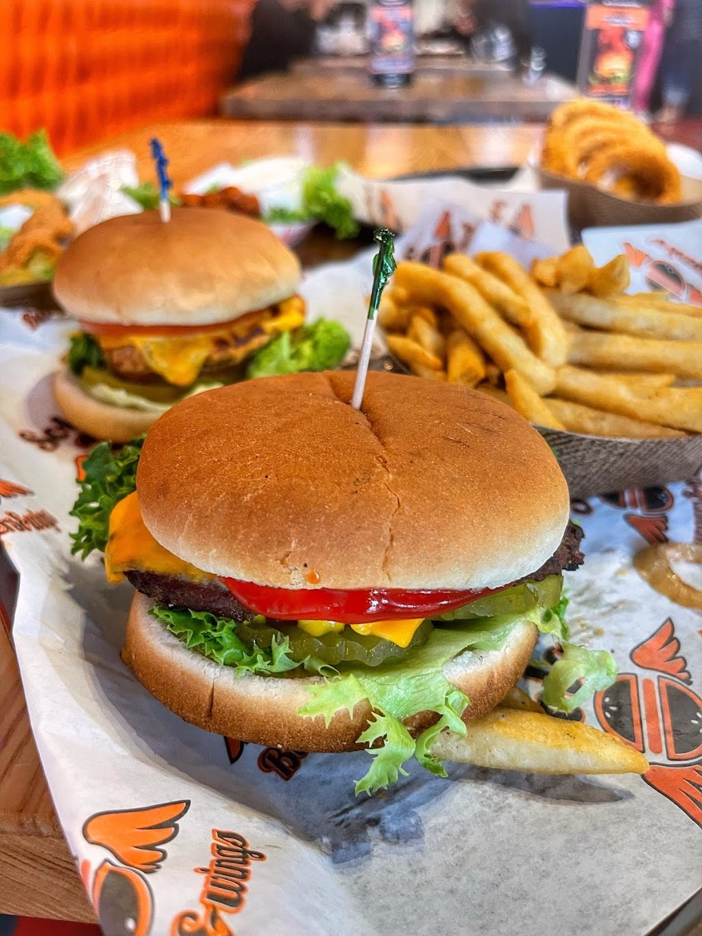 Solo Burgers & Wings | 6413 Hillcrest Ave, Dallas, TX 75205, USA | Phone: (214) 434-1711