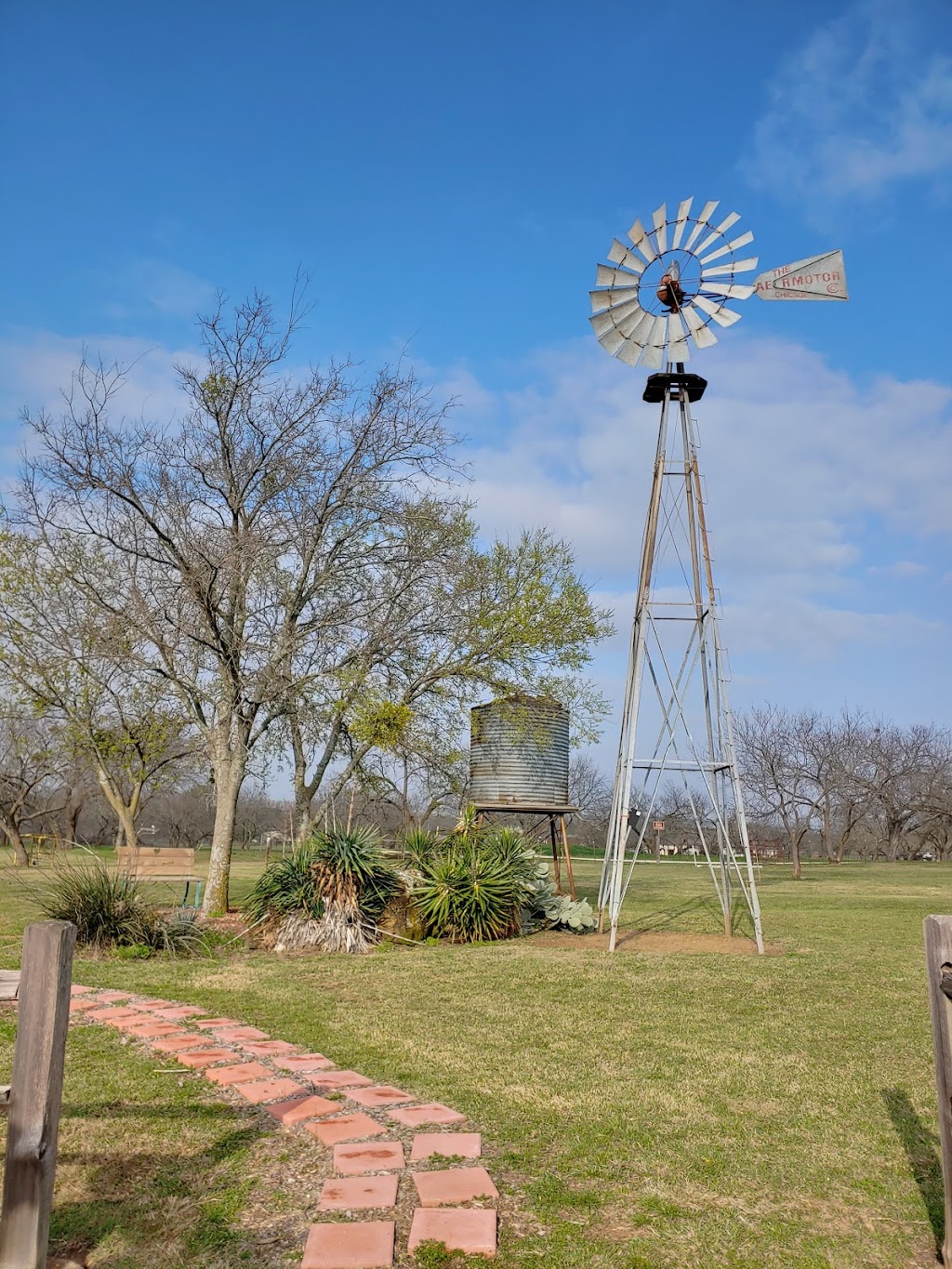 Russell Farm Art Center | 405 W County Rd 714, Burleson, TX 76028, USA | Phone: (817) 447-3316