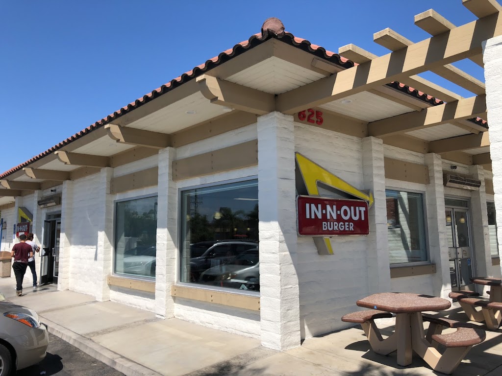 In-N-Out Burger | 825 W Chapman Ave, Placentia, CA 92870, USA | Phone: (800) 786-1000