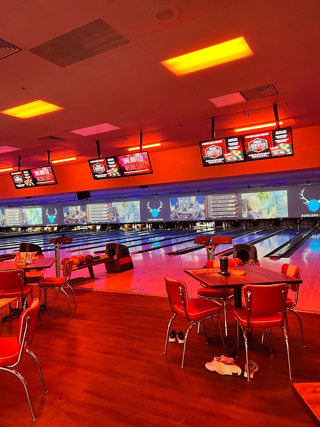 Bowlero Lakeside | 1254 Dougherty Ferry Rd, Valley Park, MO 63088, USA | Phone: (636) 225-2400