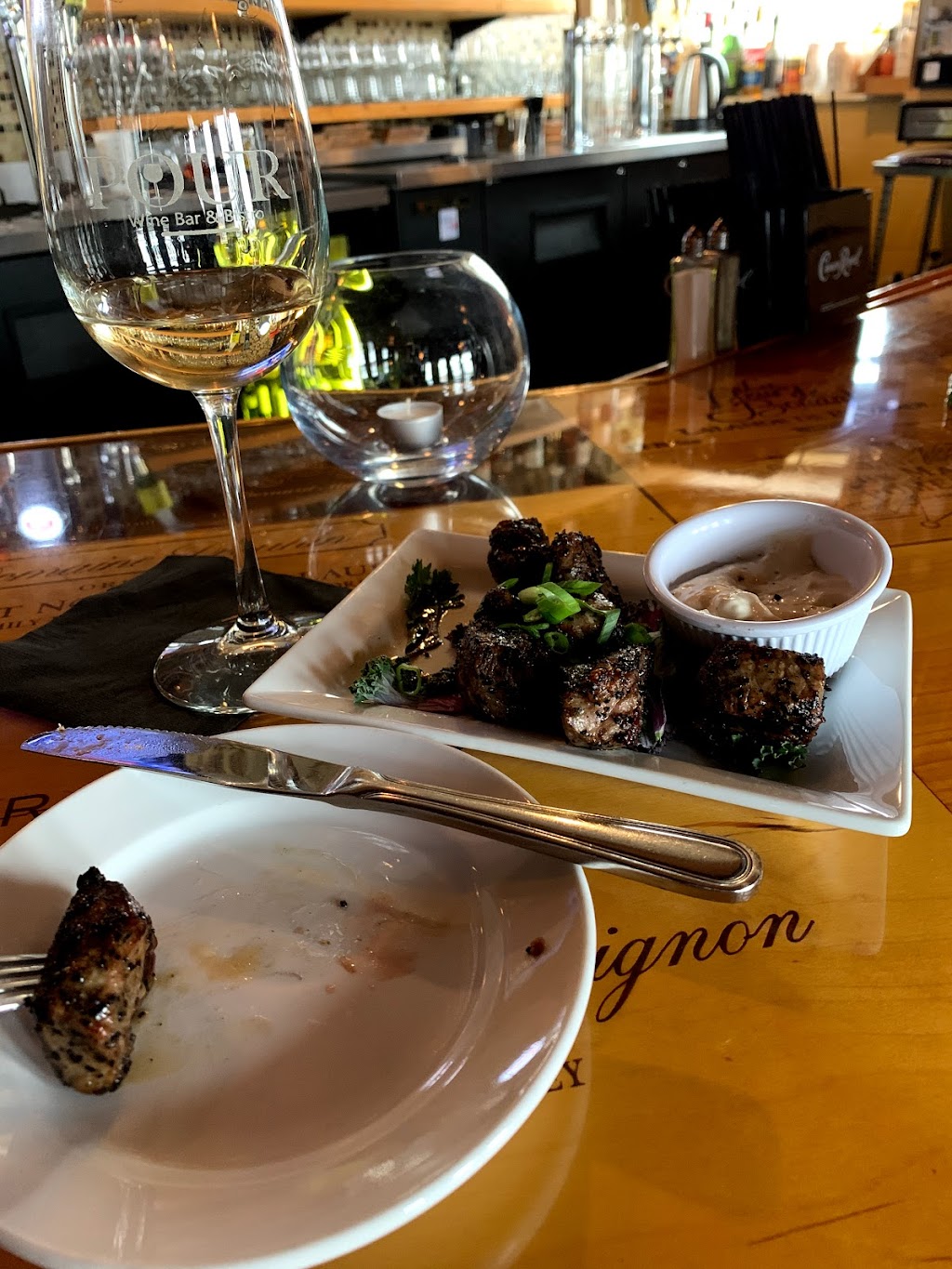 Pour Wine Bar and Bistro | 15704 90th St NE SUITE 200, Otsego, MN 55330 | Phone: (763) 595-1200